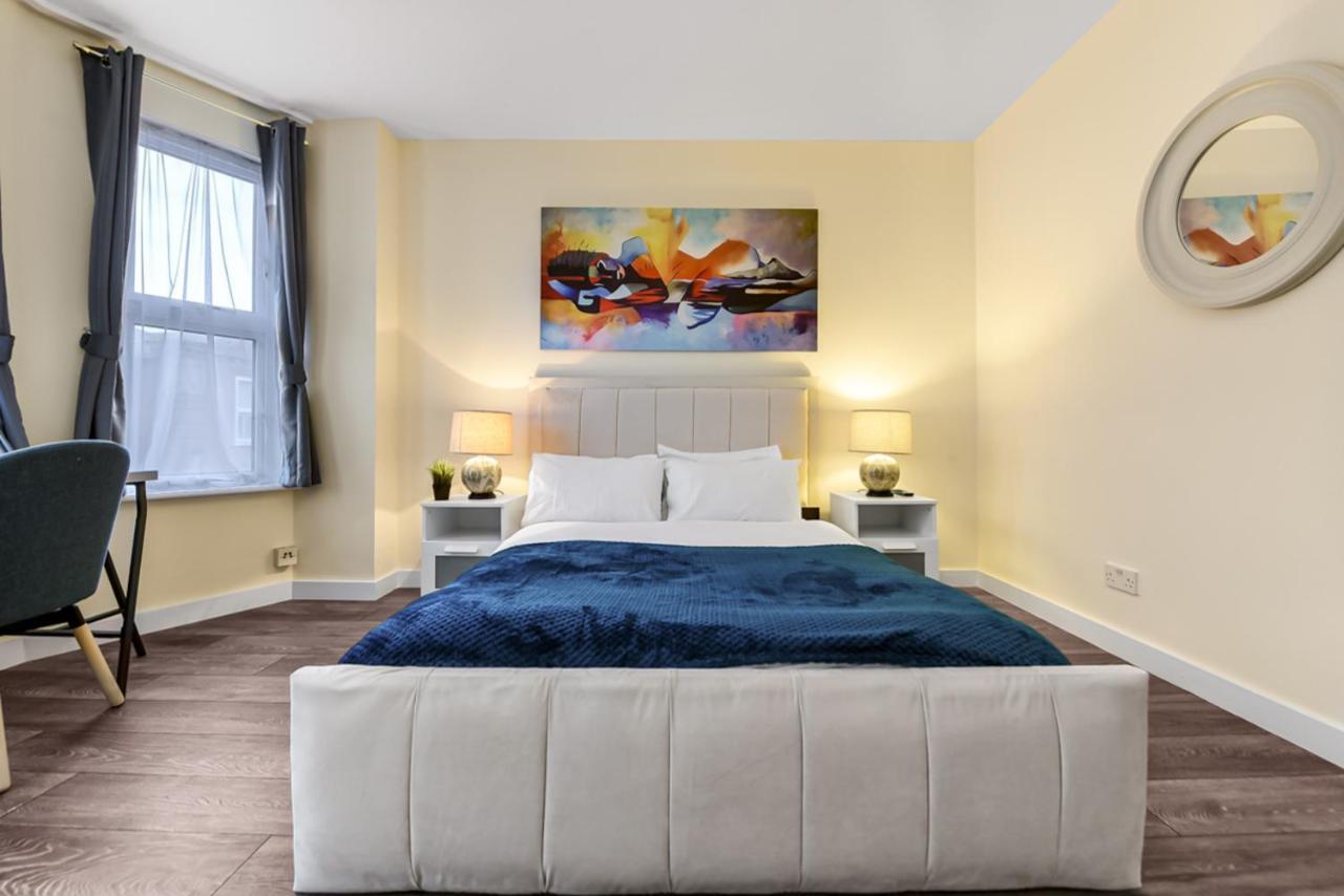 Family Friendly, Zone 2, 2 Beds, Overground Лондон Екстер'єр фото