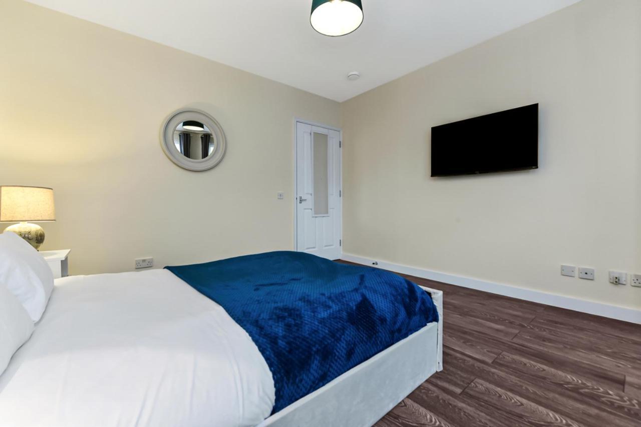 Family Friendly, Zone 2, 2 Beds, Overground Лондон Екстер'єр фото