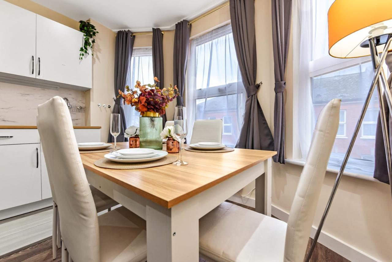 Family Friendly, Zone 2, 2 Beds, Overground Лондон Екстер'єр фото